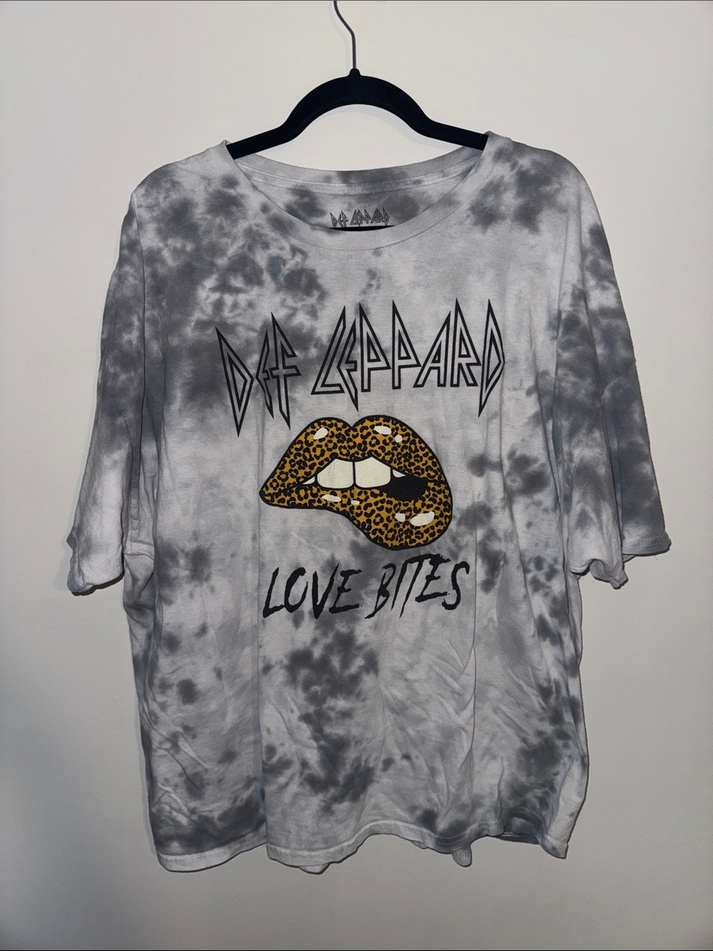 Def Leppard "Love Bites" Tie-Dye Graphic Tee - Gray & Gold